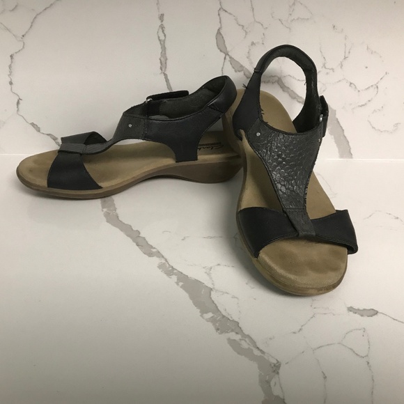 Clarks Women’s Sandals Black US 6 - Picture 1 of 7